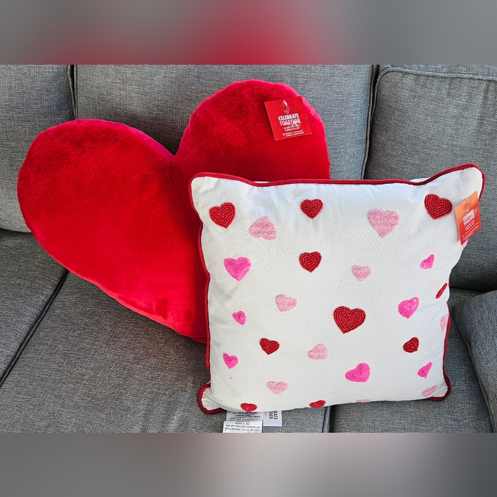 NWT set of 2 heart pillows